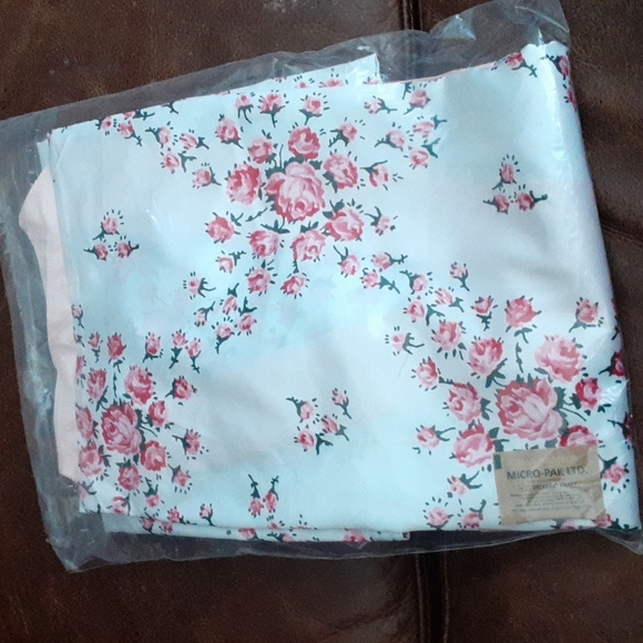 Morgan Lane Robe - Picture 2 of 3